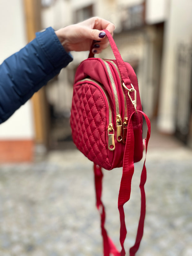Mini táska és vörös rosu ella hátizsák