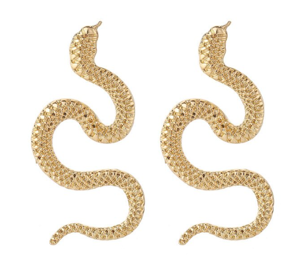 Elegáns arany fülbevalók kígyó alakja